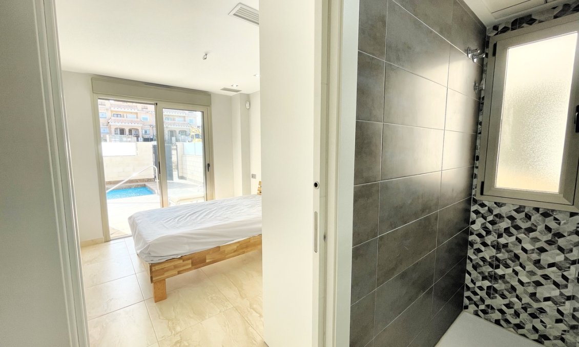 Segunda mano - Villa -
Villamartin - Costa Blanca