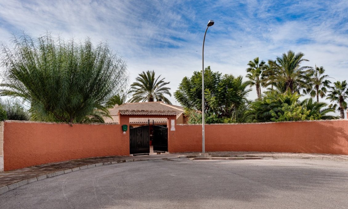 Segunda mano - Villa -
Torrevieja - San Luis