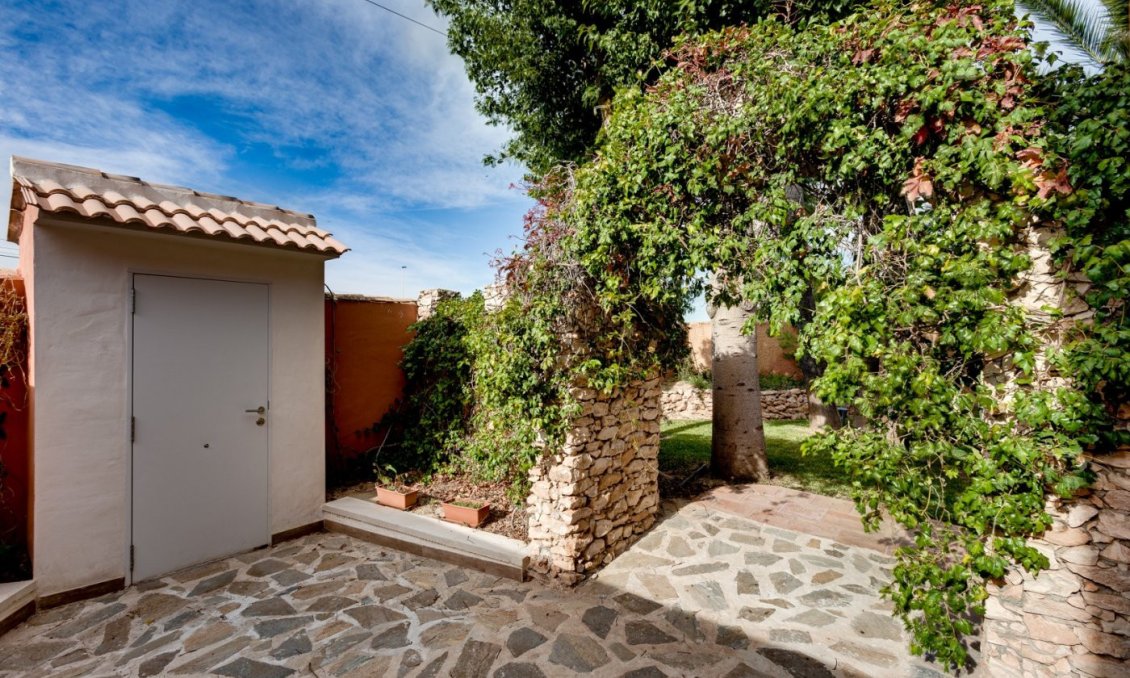 Segunda mano - Villa -
Torrevieja - San Luis