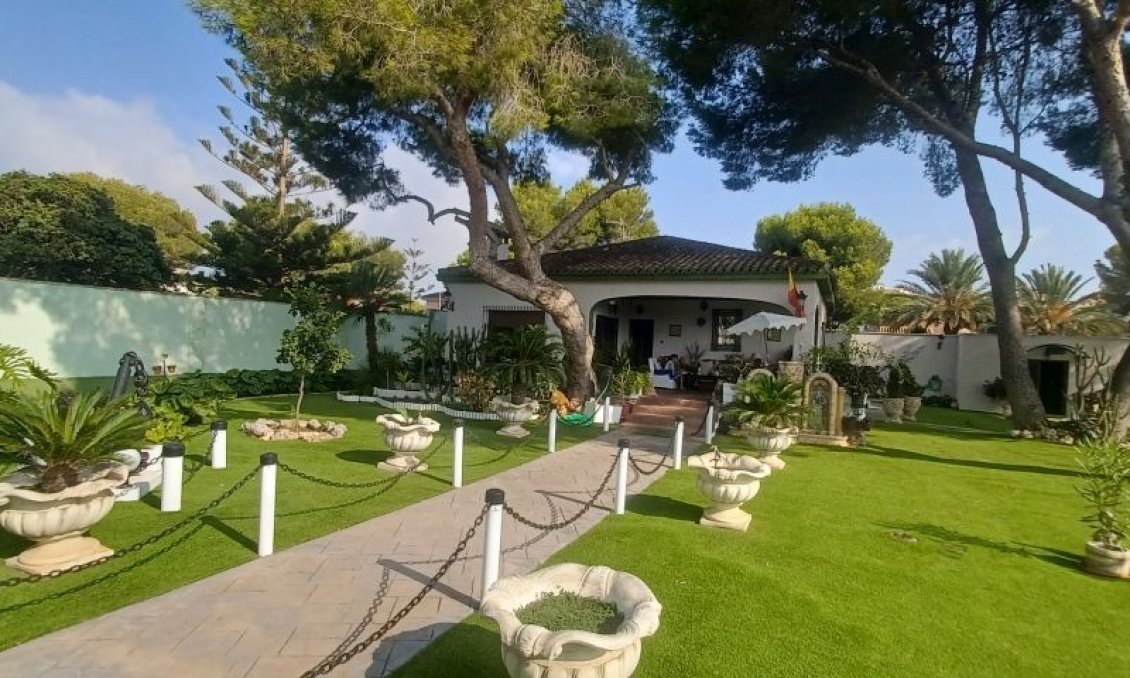 Revente - Villa -
Orihuela Costa - Costa Blanca