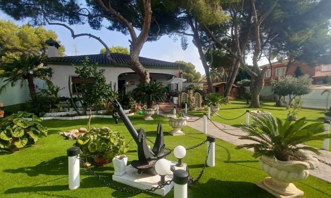Revente - Villa -
Orihuela Costa - Costa Blanca