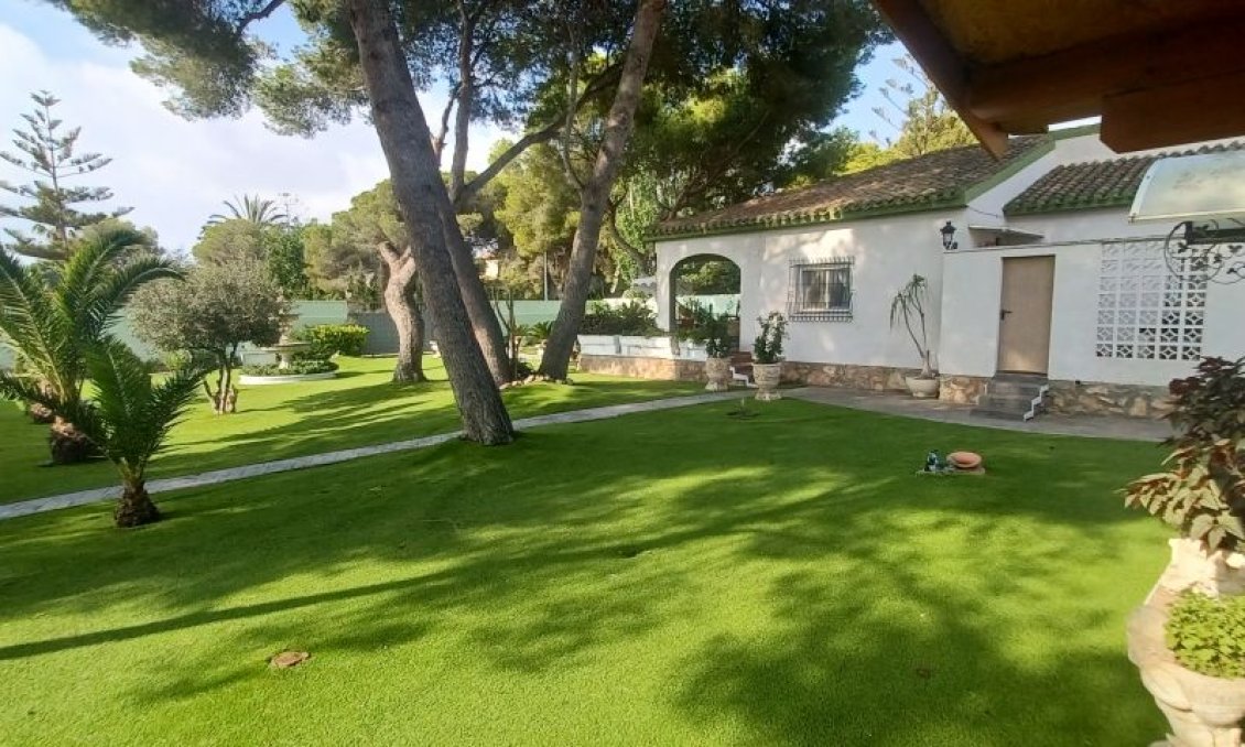 Revente - Villa -
Orihuela Costa - Costa Blanca