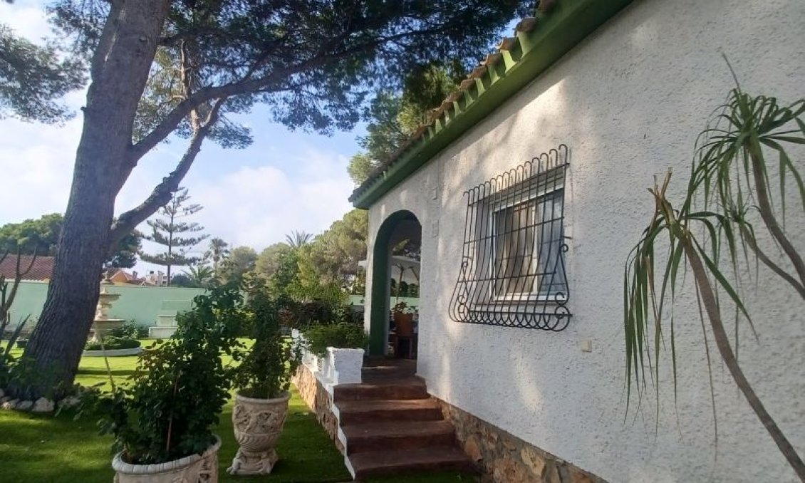 Revente - Villa -
Orihuela Costa - Costa Blanca
