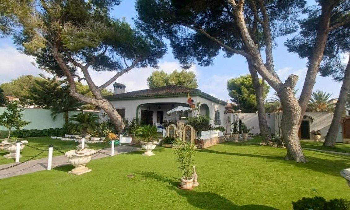 Revente - Villa -
Orihuela Costa - Costa Blanca