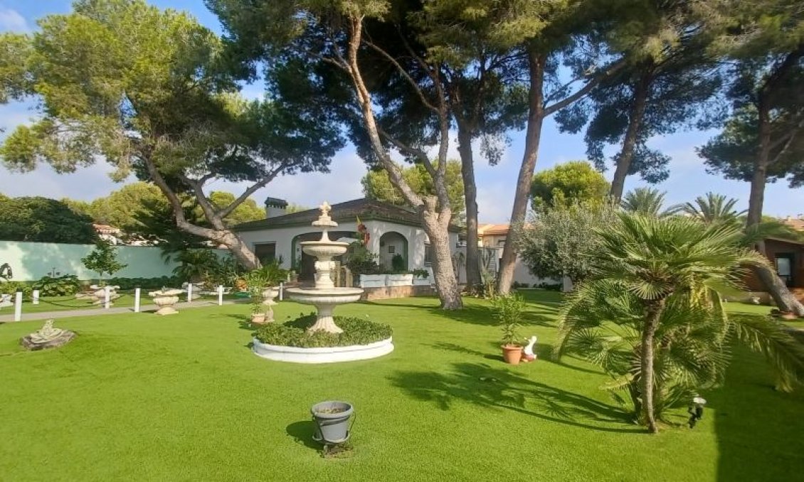 Revente - Villa -
Orihuela Costa - Costa Blanca