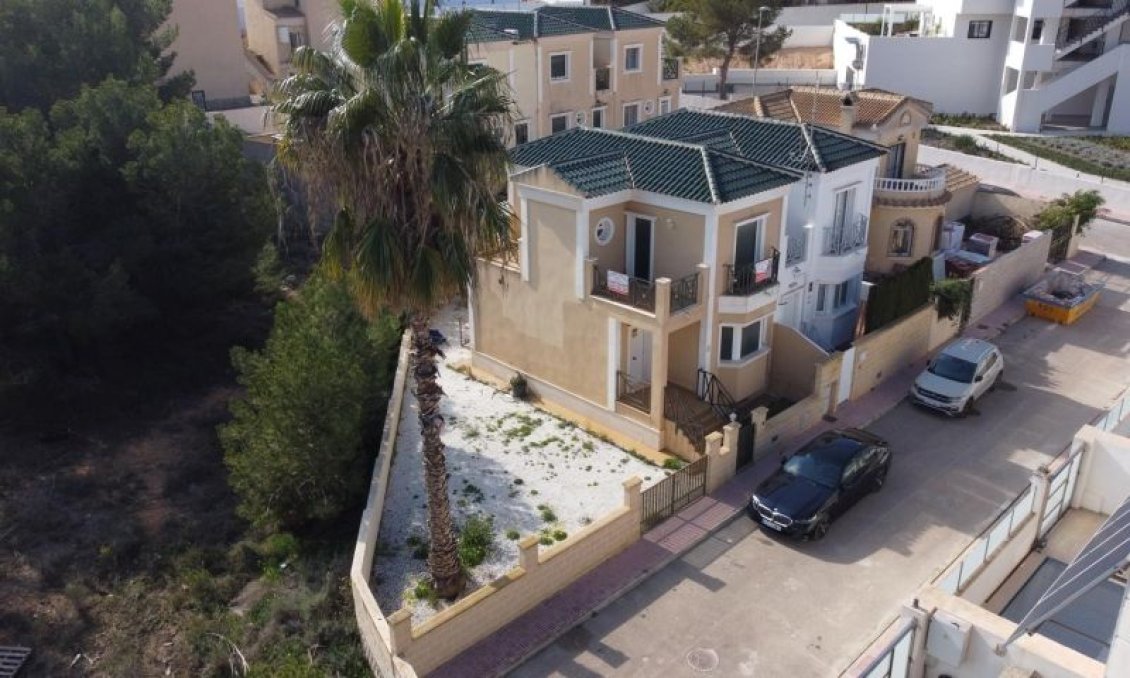 Segunda mano - Villa -
Orihuela - Inland
