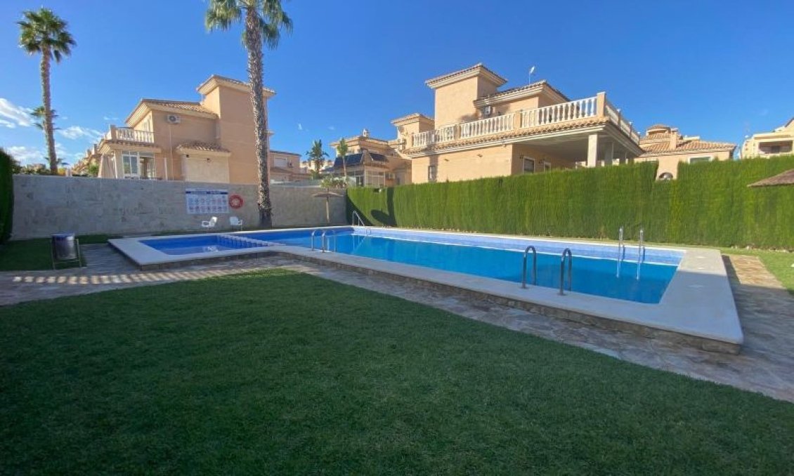 Segunda mano - Villa -
Orihuela Costa - Costa Blanca