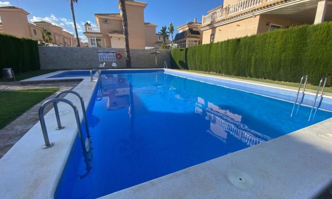 Segunda mano - Villa -
Orihuela Costa - Costa Blanca
