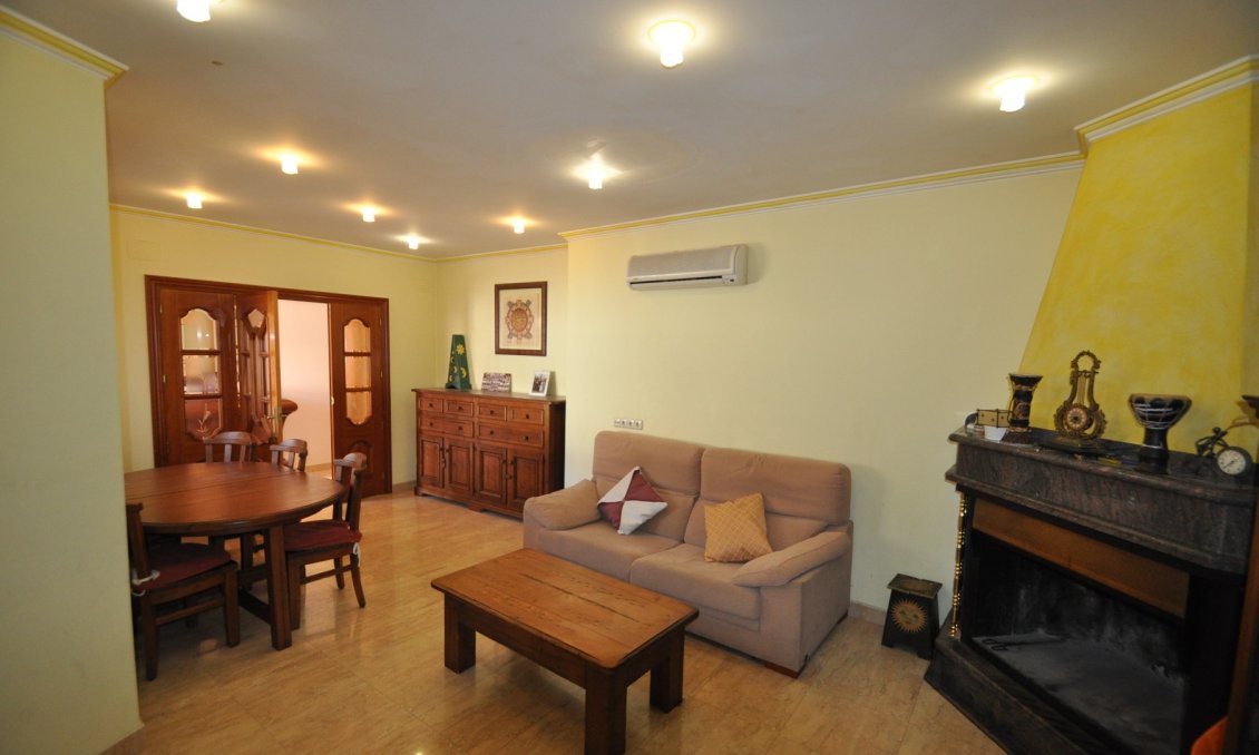 Segunda mano - Town House -
Algueña - Inland