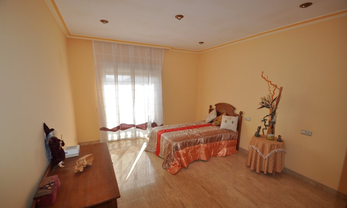 Segunda mano - Town House -
Algueña - Inland