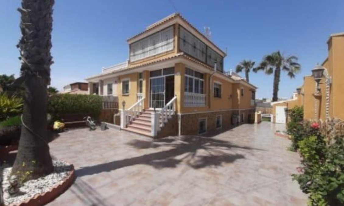 Revente - Villa -
Torrevieja - Aguas Nuevas