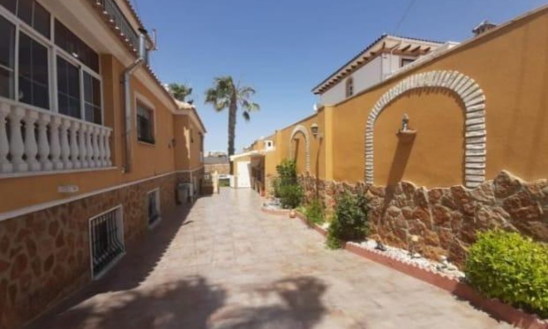 Revente - Villa -
Torrevieja - Aguas Nuevas