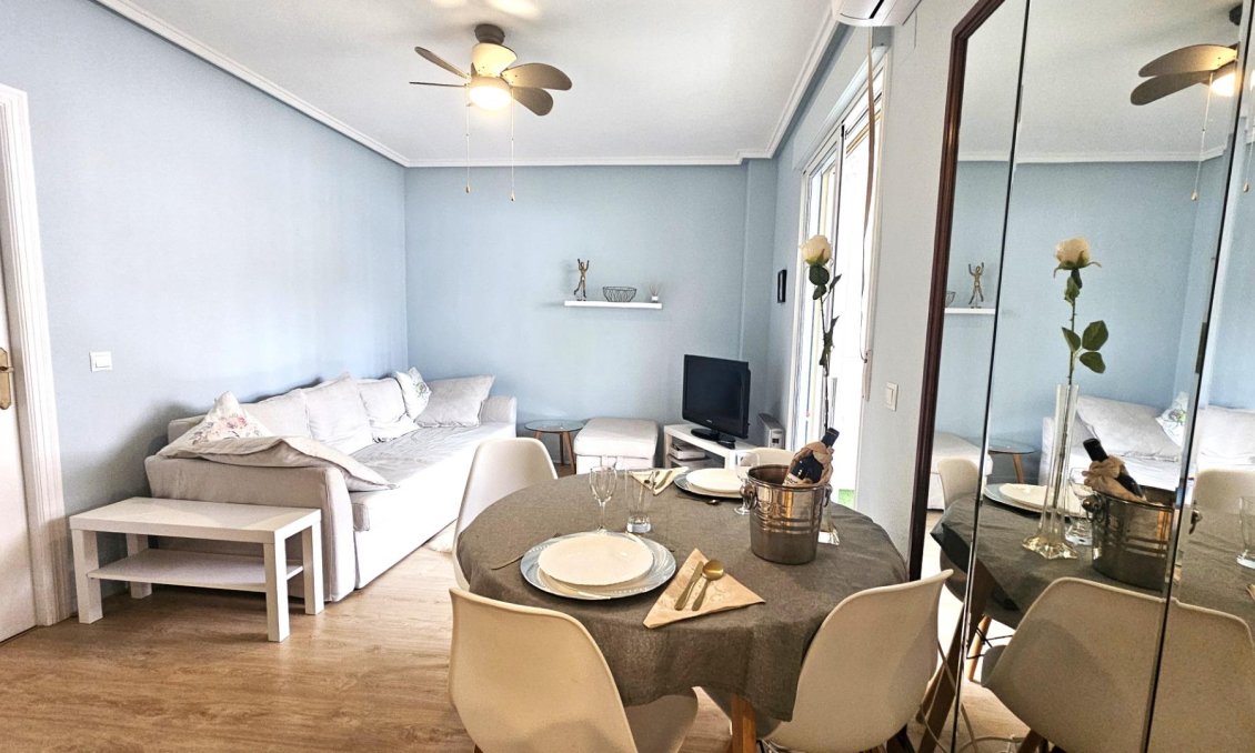 Segunda mano - Apartamento -
Torrevieja - Centro