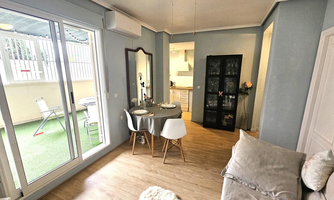 Segunda mano - Apartamento -
Torrevieja - Centro