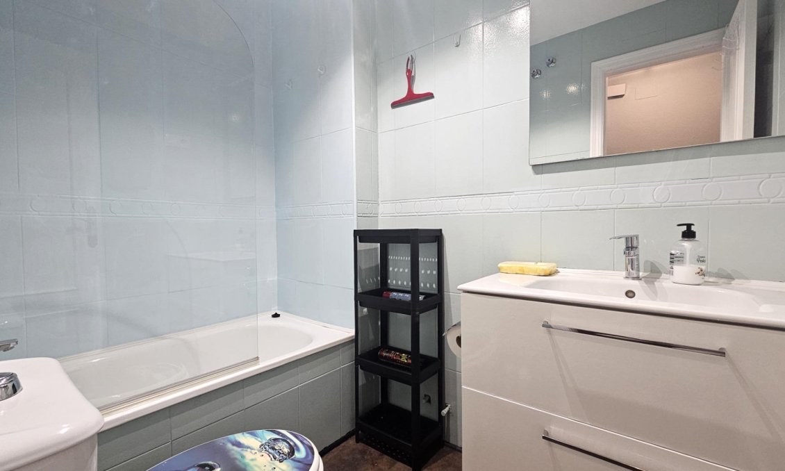 Segunda mano - Apartamento -
Torrevieja - Centro