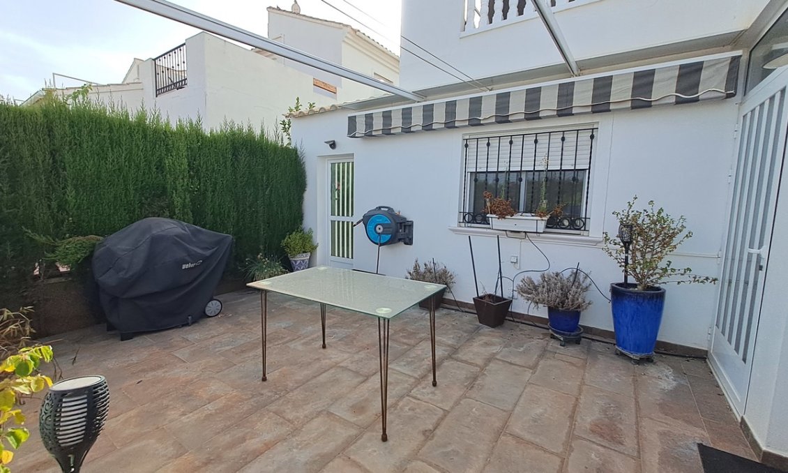 Wiederverkauf - Villa -
Punta Prima - Costa Blanca