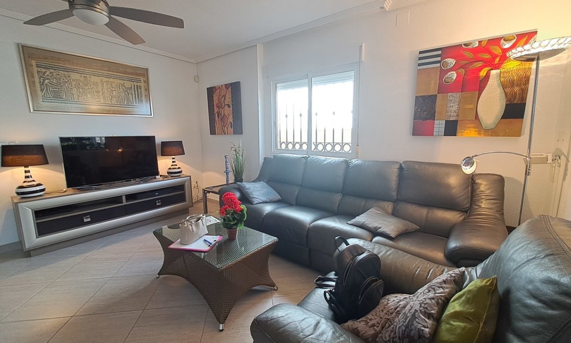 Wiederverkauf - Villa -
Punta Prima - Costa Blanca