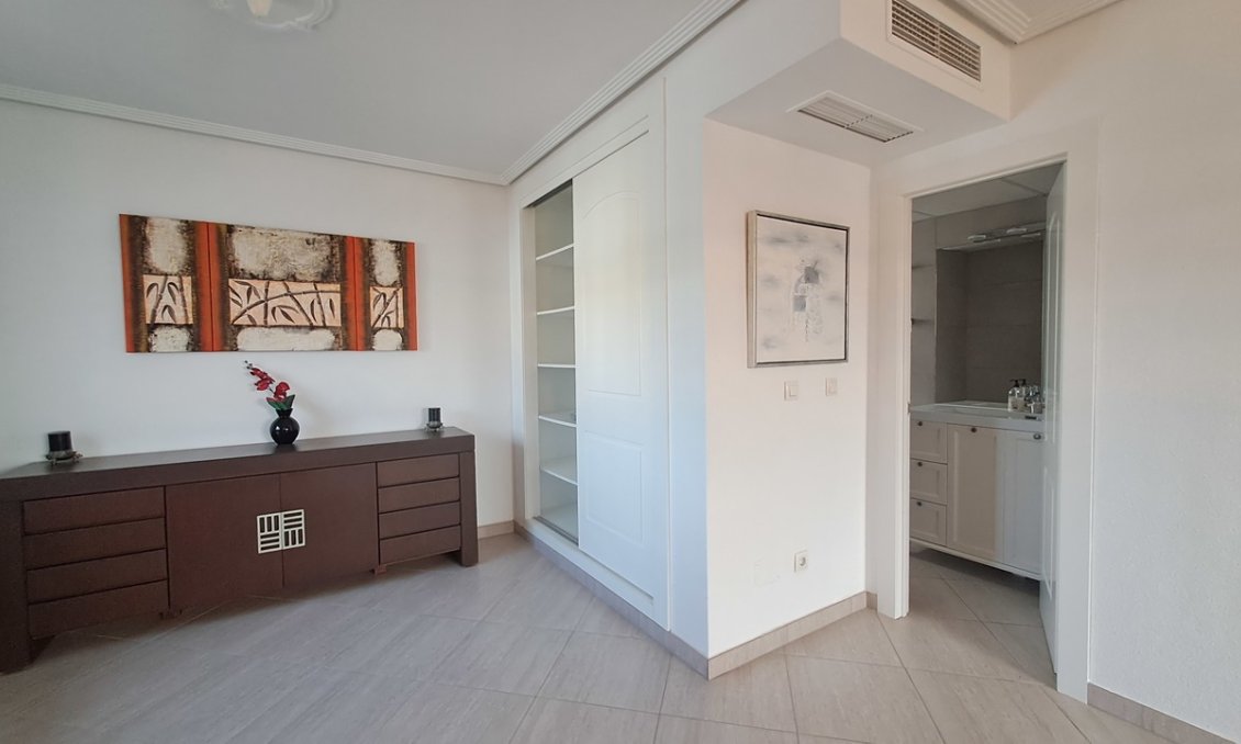 Wiederverkauf - Villa -
Punta Prima - Costa Blanca