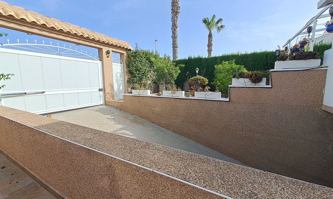 Wiederverkauf - Villa -
Punta Prima - Costa Blanca