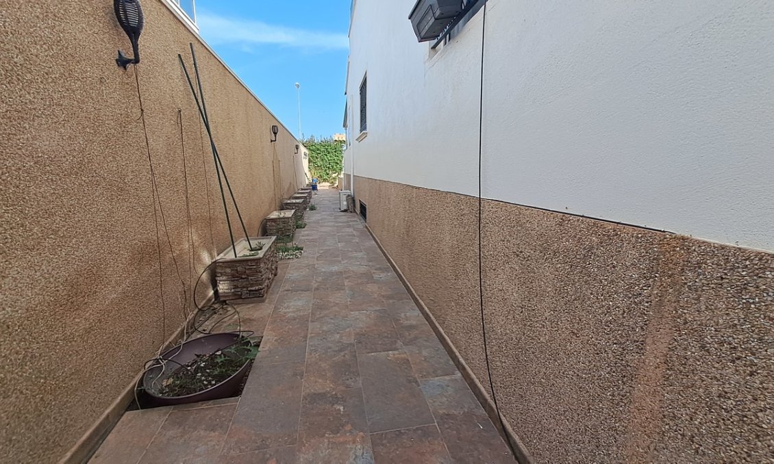 Wiederverkauf - Villa -
Punta Prima - Costa Blanca