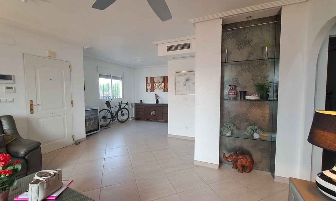 Wiederverkauf - Villa -
Punta Prima - Costa Blanca