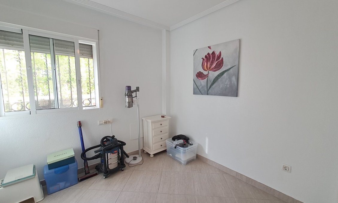Wiederverkauf - Villa -
Punta Prima - Costa Blanca