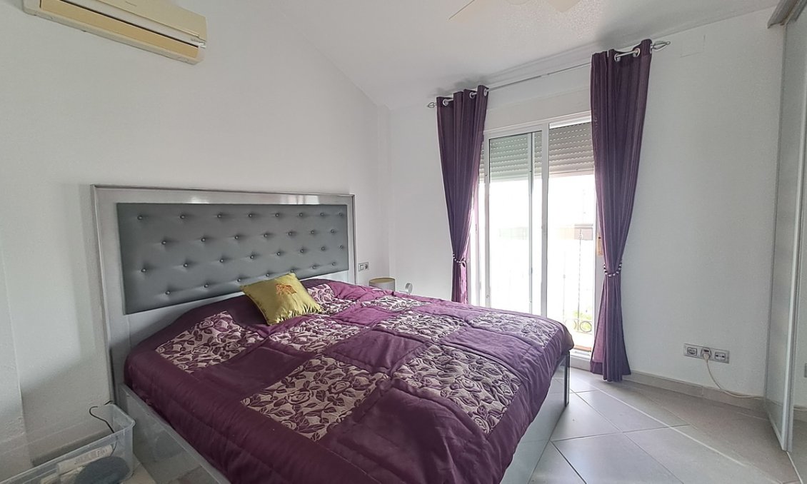 Wiederverkauf - Villa -
Punta Prima - Costa Blanca