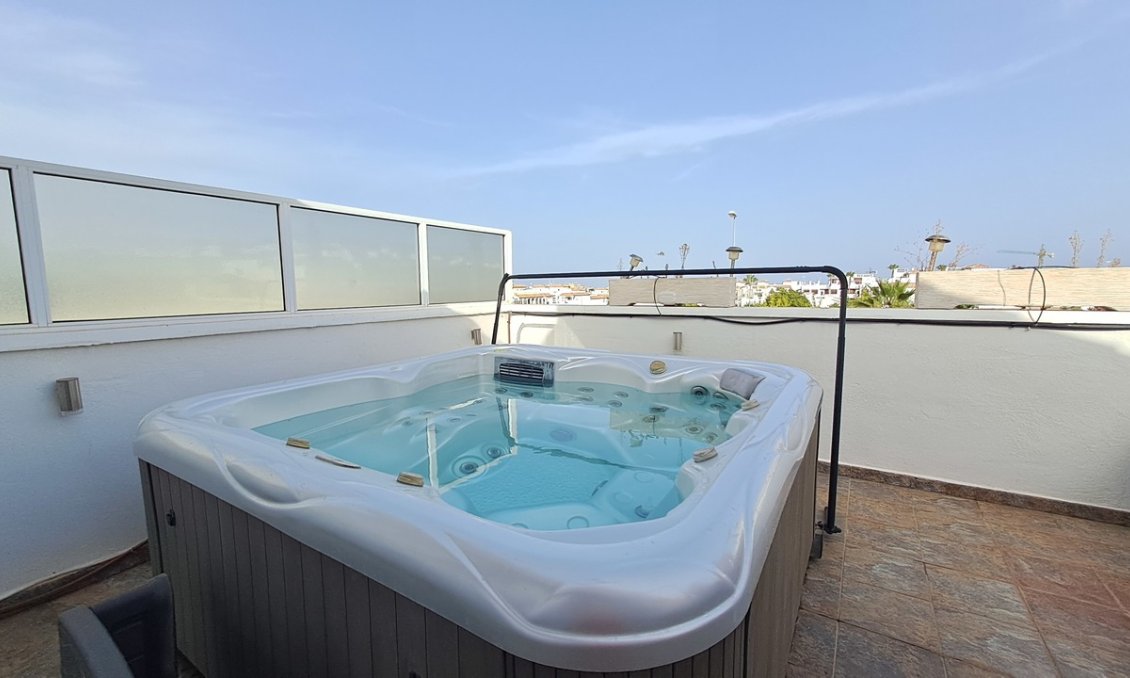 Wiederverkauf - Villa -
Punta Prima - Costa Blanca