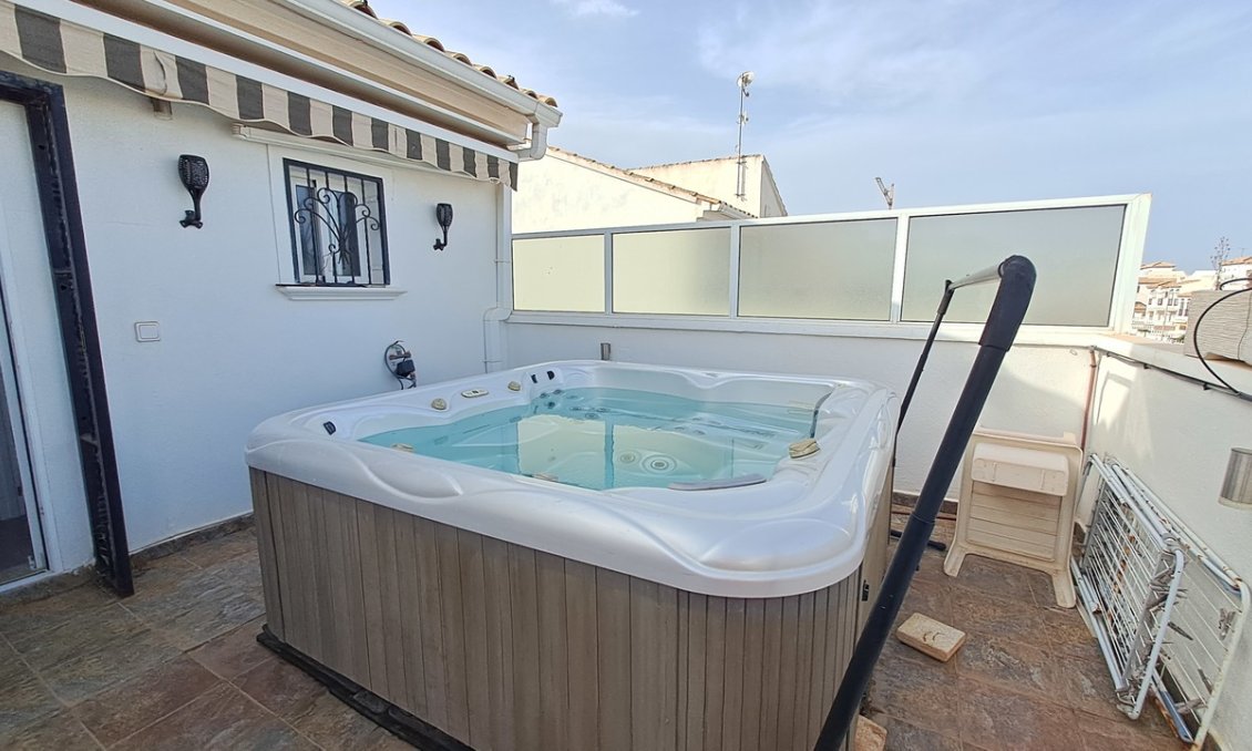 Wiederverkauf - Villa -
Punta Prima - Costa Blanca