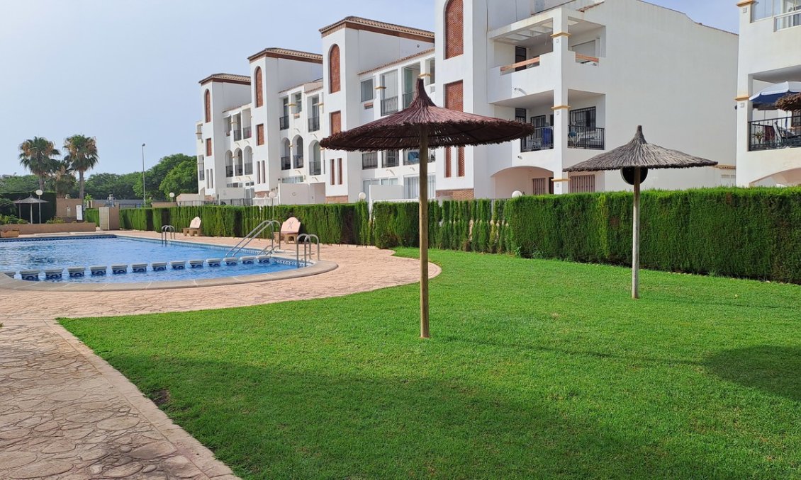 Wiederverkauf - Villa -
Punta Prima - Costa Blanca