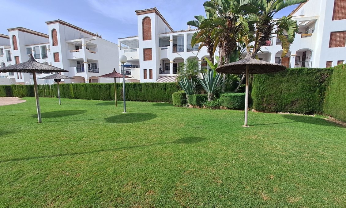 Wiederverkauf - Villa -
Punta Prima - Costa Blanca