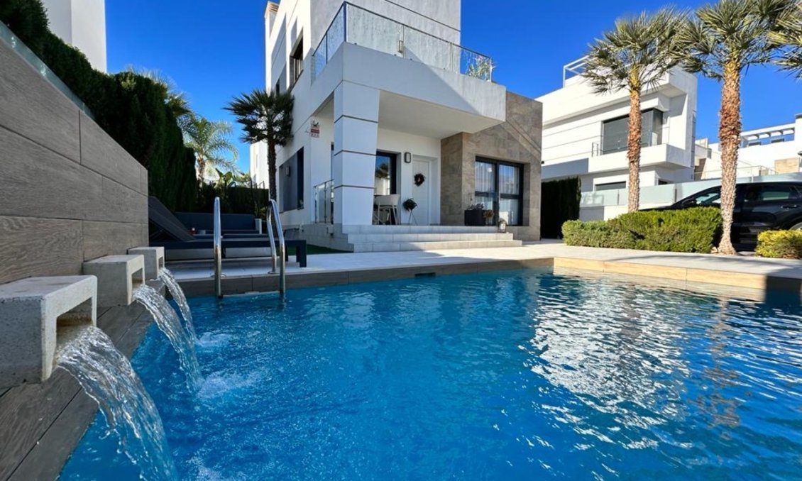 Segunda mano - Villa -
Ciudad Quesada - Costa Blanca