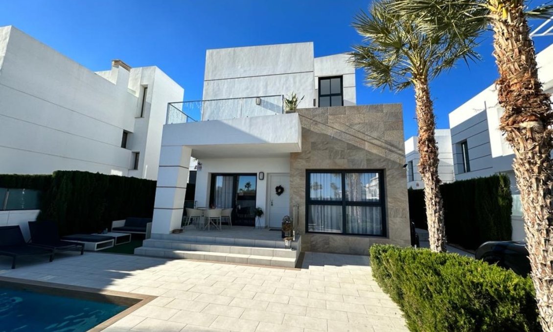 Segunda mano - Villa -
Ciudad Quesada - Costa Blanca