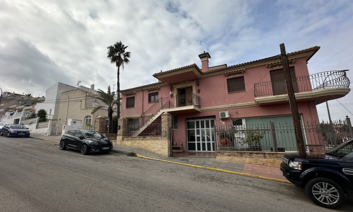 Segunda mano - Villa -
San Miguel de Salinas - Inland