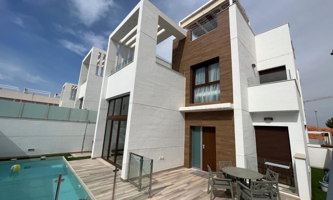 Segunda mano - Villa -
Los Altos - Costa Blanca