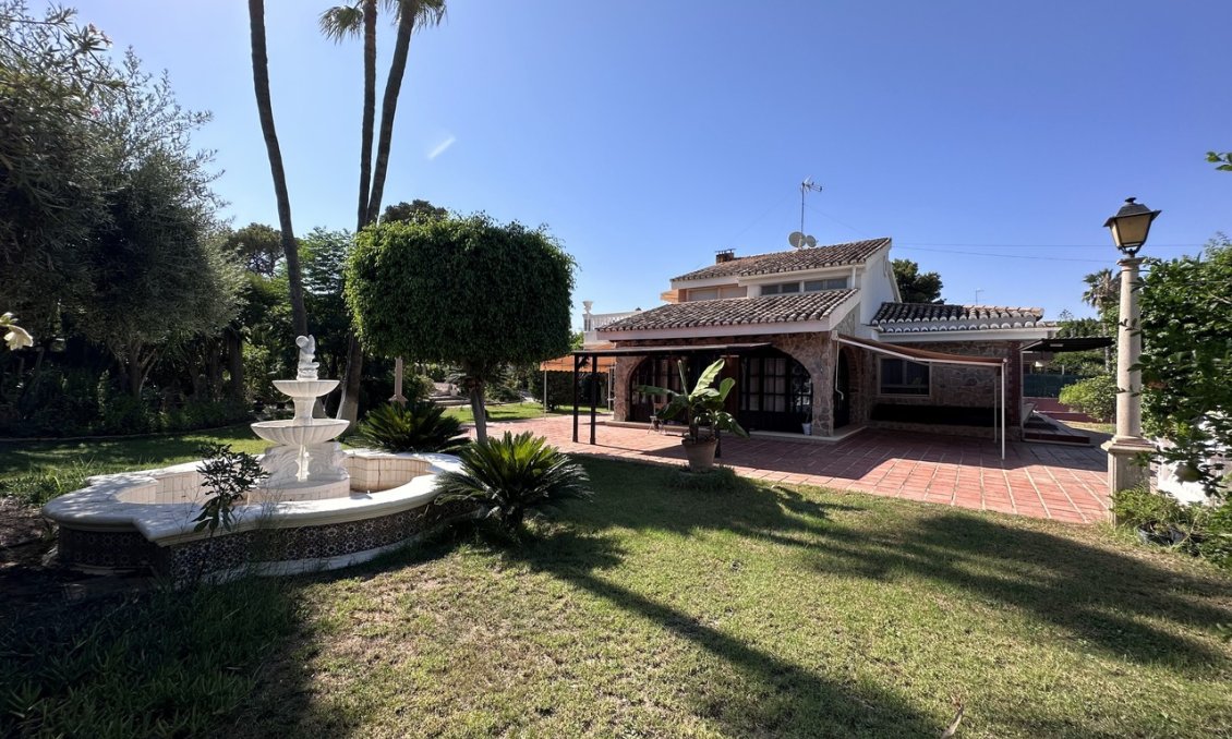 Segunda mano - Villa -
Elche - Costa Blanca