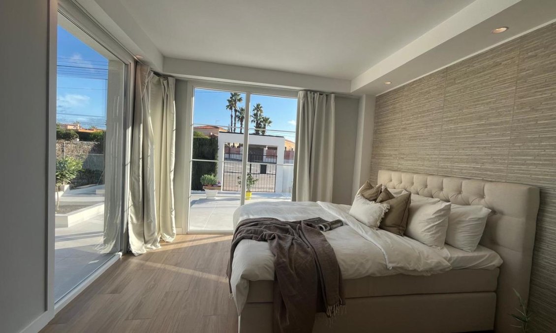 Segunda mano - Villa -
La Siesta - Costa Blanca