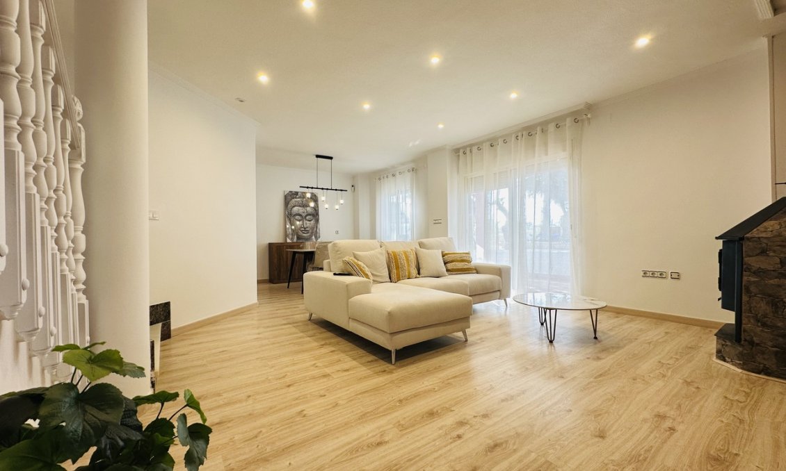 Revente - Villa -
Orihuela - Inland