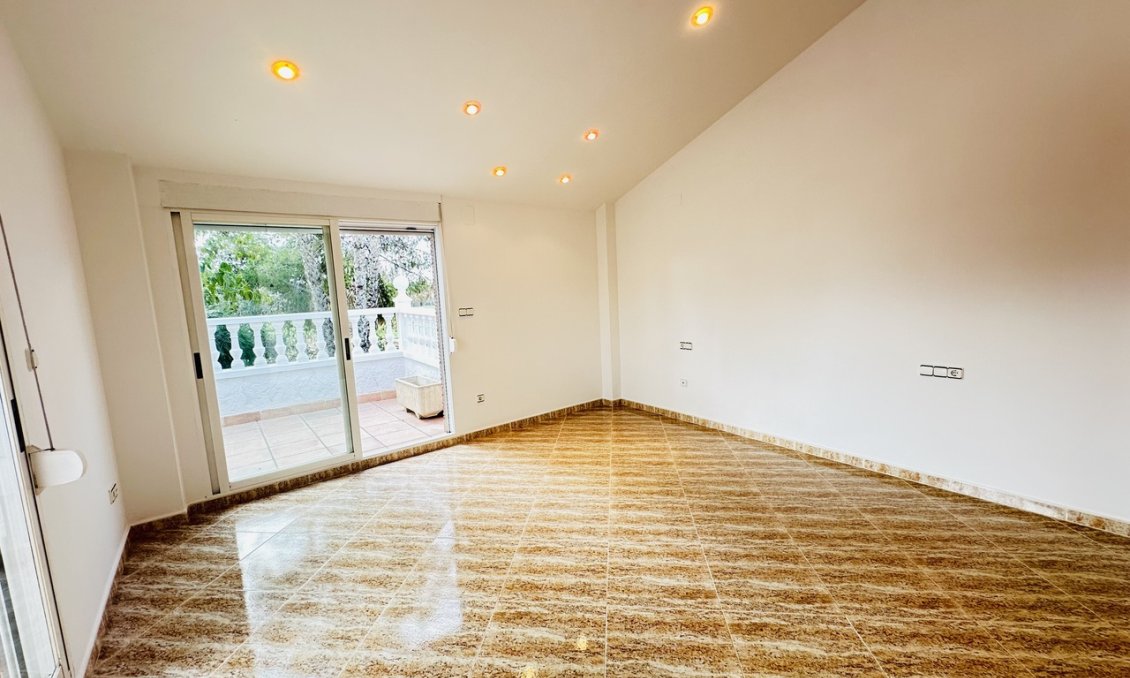 Revente - Villa -
Orihuela - Inland