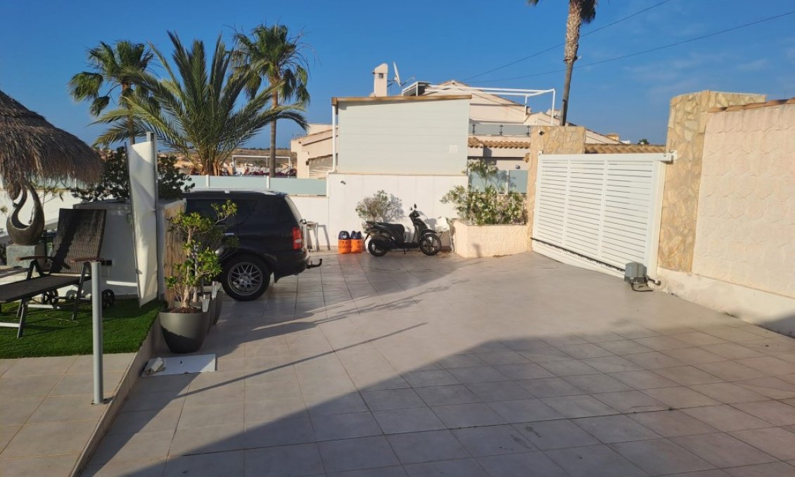 Használt Ingatlanok - Villa -
Ciudad Quesada - Costa Blanca
