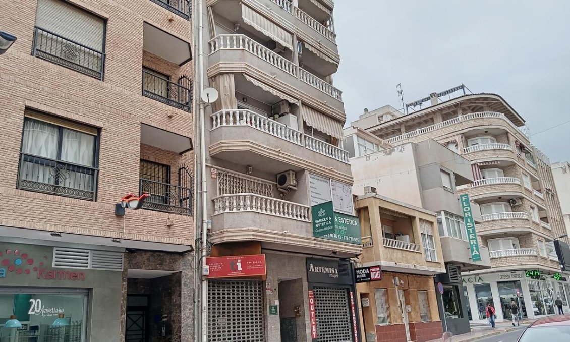 Segunda mano - Apartamento -
Torrevieja - CENTRE