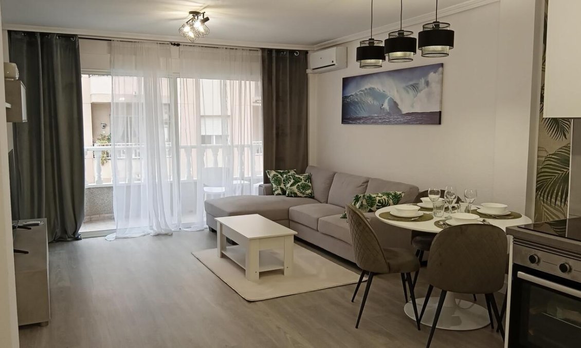 Segunda mano - Apartamento -
Torrevieja - CENTRE