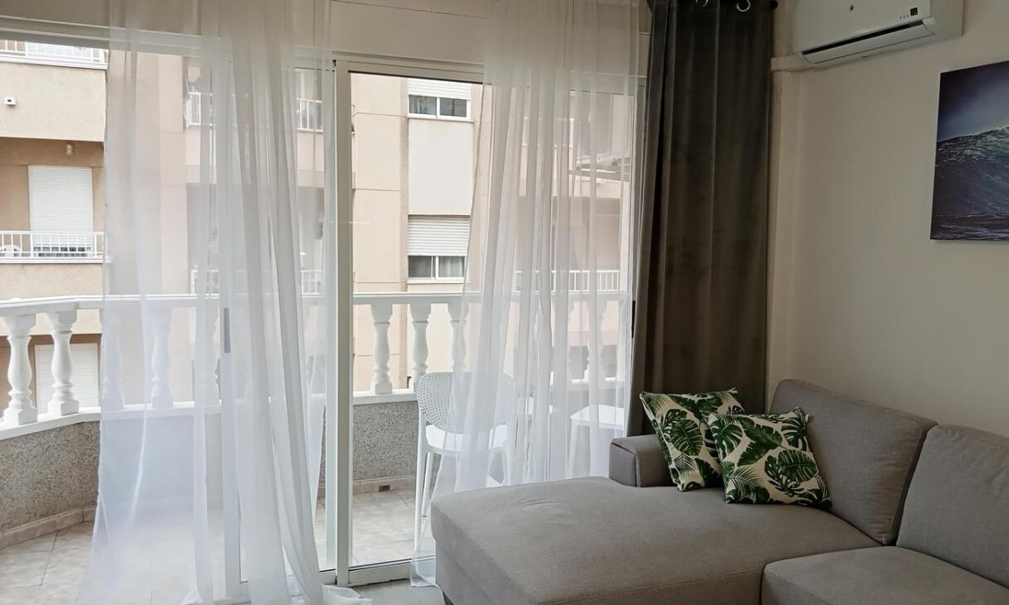 Segunda mano - Apartamento -
Torrevieja - CENTRE