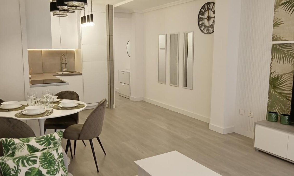 Segunda mano - Apartamento -
Torrevieja - CENTRE