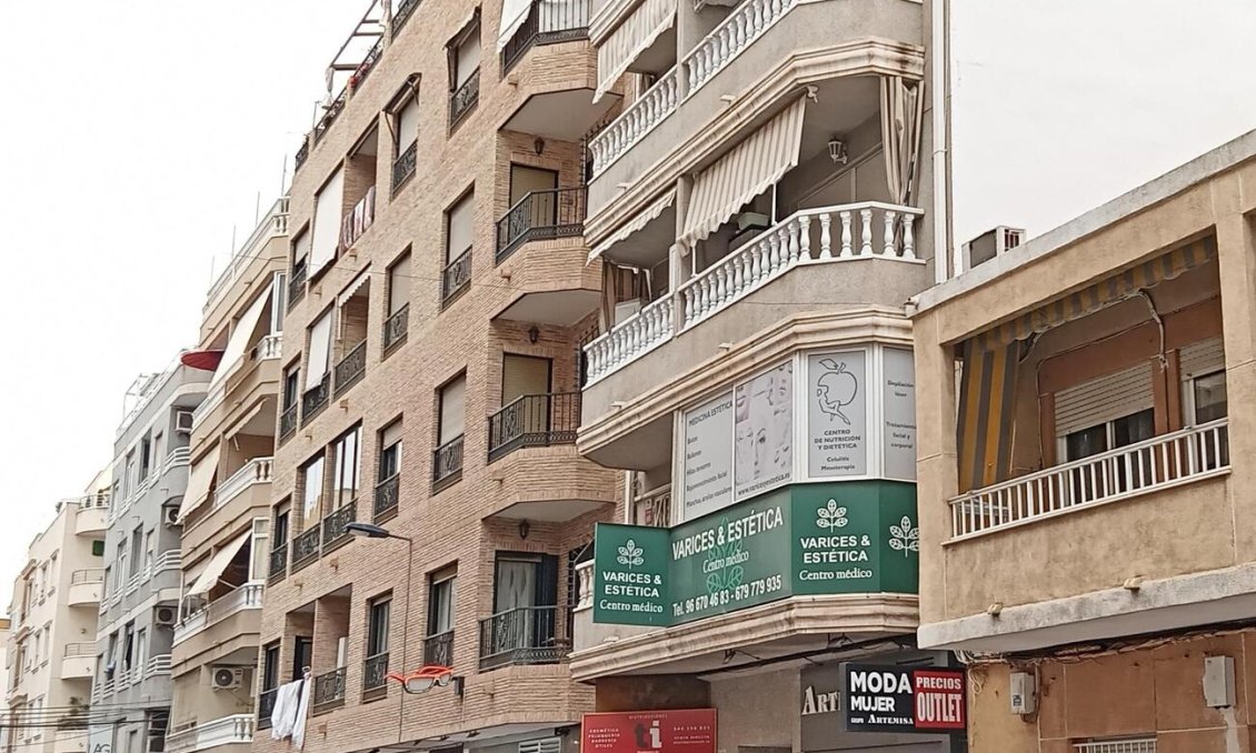 Segunda mano - Apartamento -
Torrevieja - CENTRE