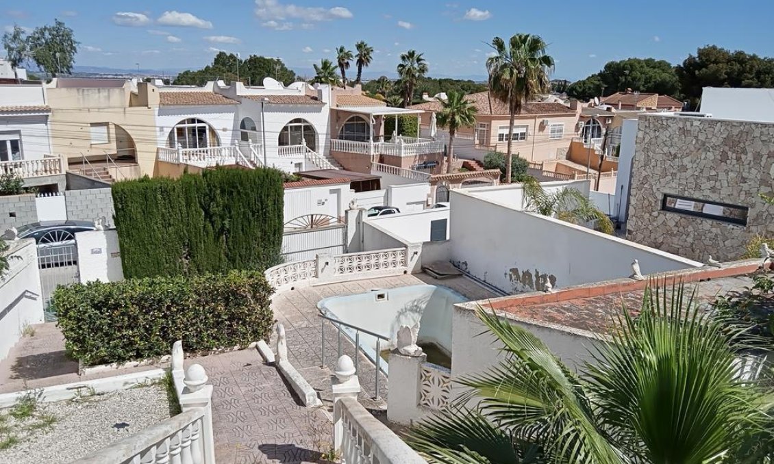 Segunda mano - Semi Detached -
Torrevieja - Los Balcones