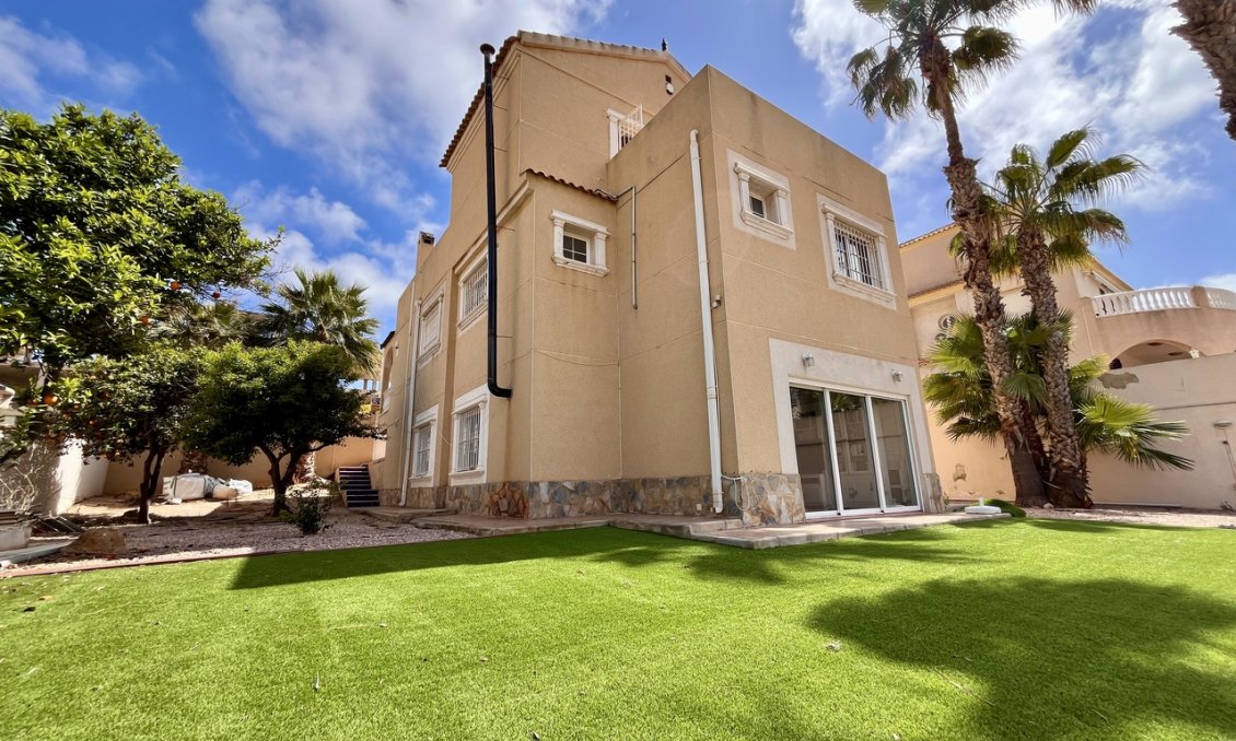 Segunda mano - Villa -
La Zenia - Costa Blanca
