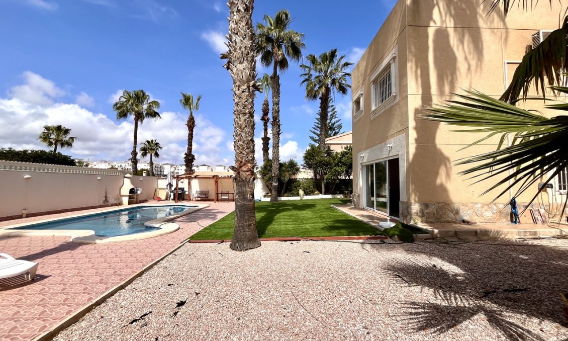 Segunda mano - Villa -
La Zenia - Costa Blanca