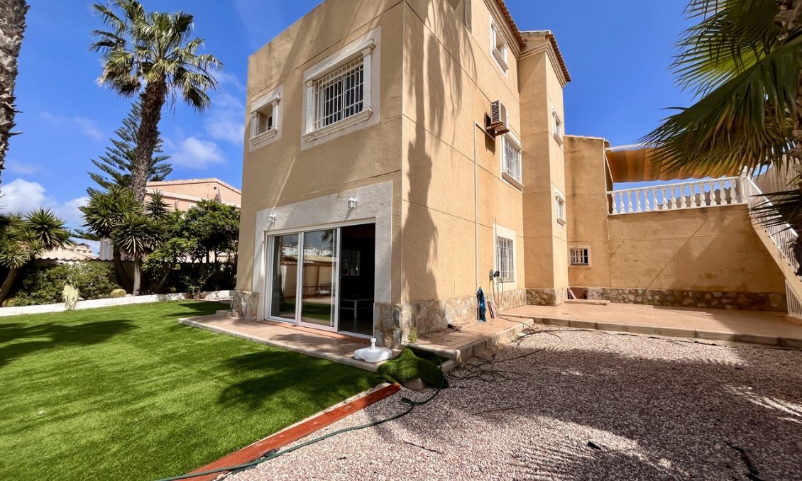 Segunda mano - Villa -
La Zenia - Costa Blanca