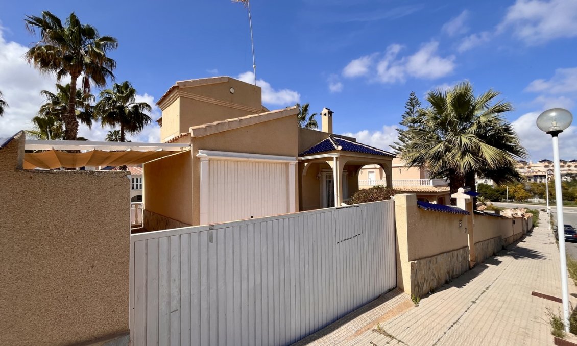 Segunda mano - Villa -
La Zenia - Costa Blanca